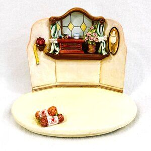 Goebel Hummelscape "Quilting Bee" #1047-D (1999)